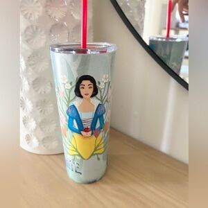 ⭐️ NEW Disney Snow White Princess Floral Plastic Tumbler with Red Straw